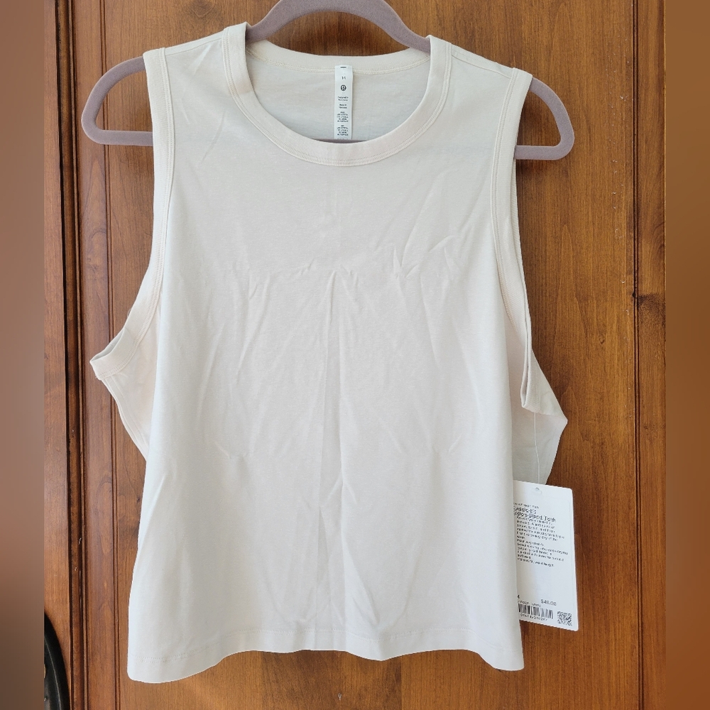 Lululemon Tank sz 14 NWT Classic Fit